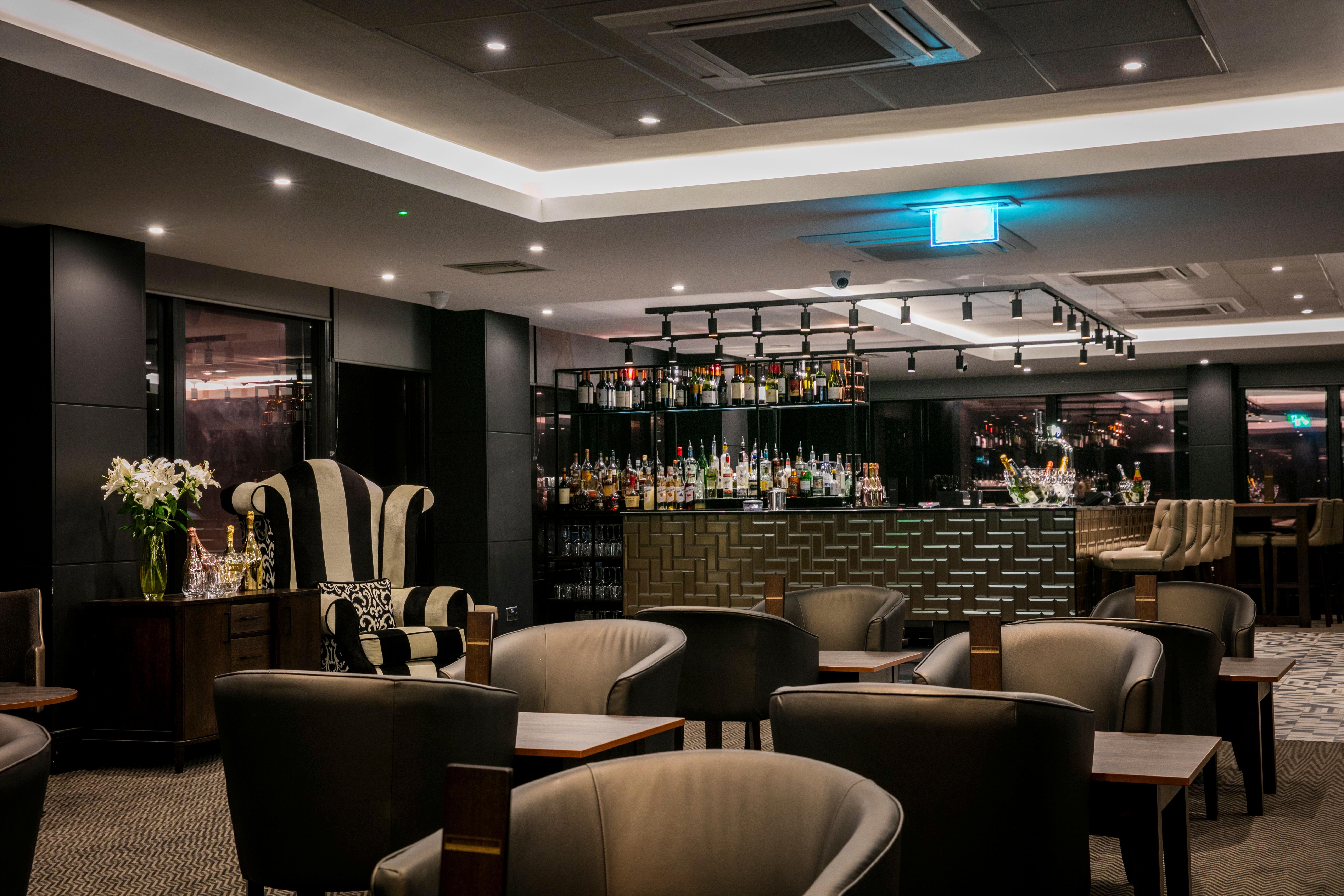 Crowne Plaza Plymouth By Ihg Hotel Exterior photo